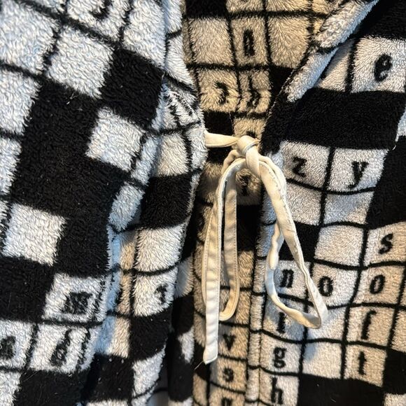 Cabernet Crossword Puzzle Short Fuzzy Robe - Picture 6 of 8